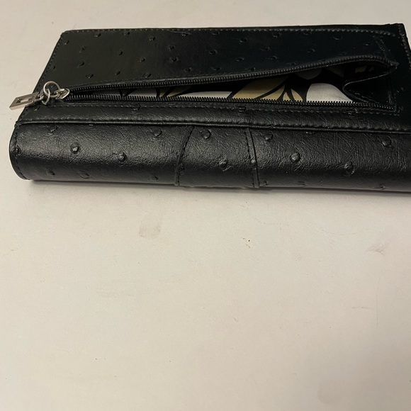 Guess Wallet - Picture 3 of 7